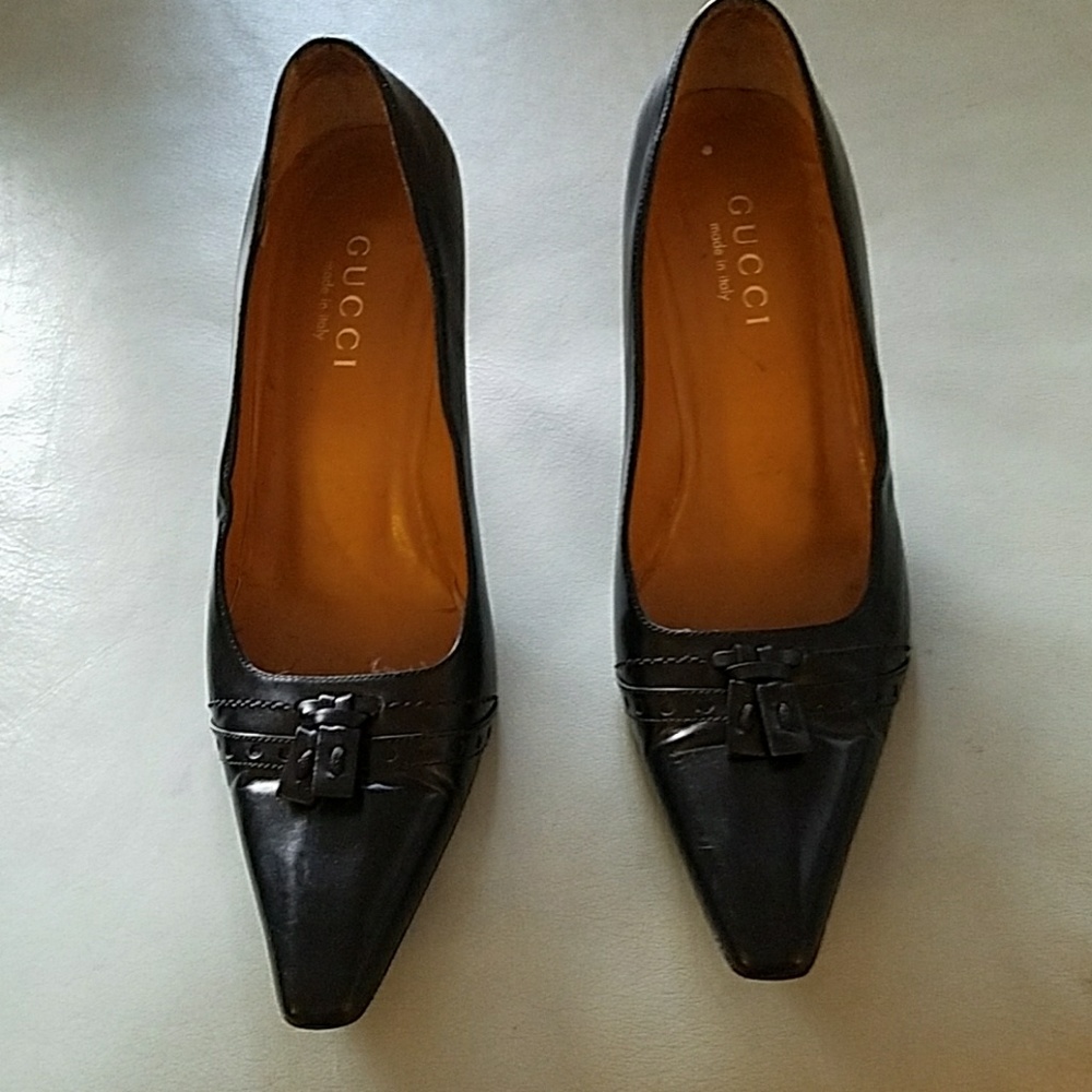 GUCCI BLACK LEATHER PUMPS. SIZE 6.5B